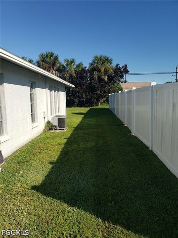 1103 SW 48th TER, Cape Coral, FL 33914