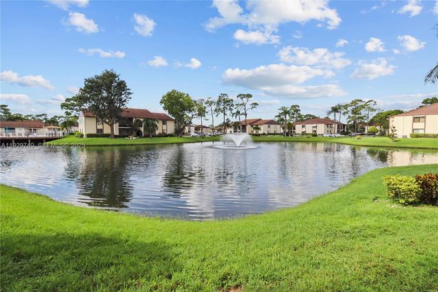 313 Knotty Pine Cir A-2, Green Acres, FL 33463