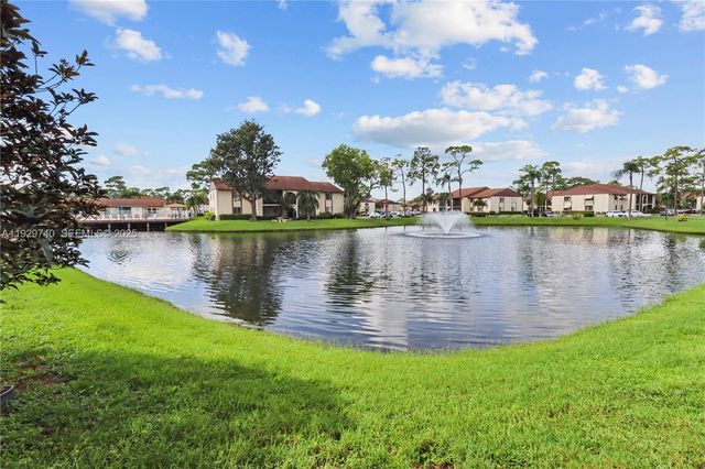 313 Knotty Pine Cir A-2, Green Acres, FL 33463