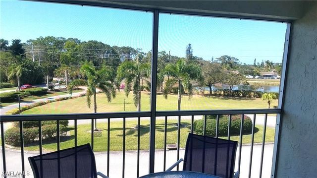 1075 Foxfire LN 309, Naples, FL 34104