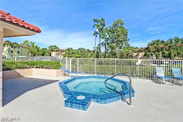 1075 Foxfire LN 309, Naples, FL 34104