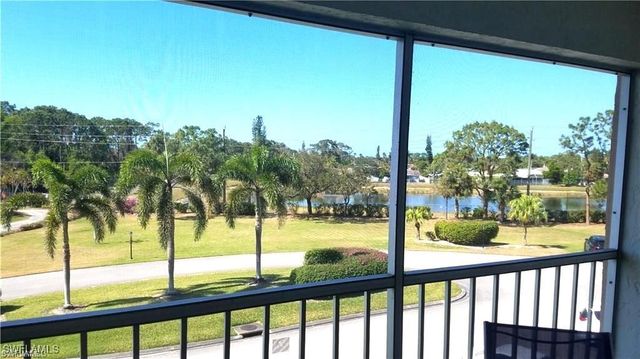 1075 Foxfire LN 309, Naples, FL 34104