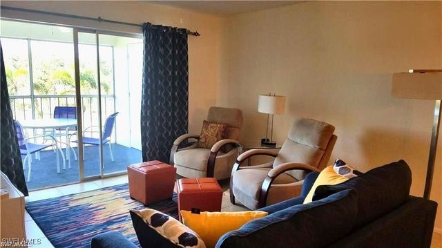 1075 Foxfire LN 309, Naples, FL 34104