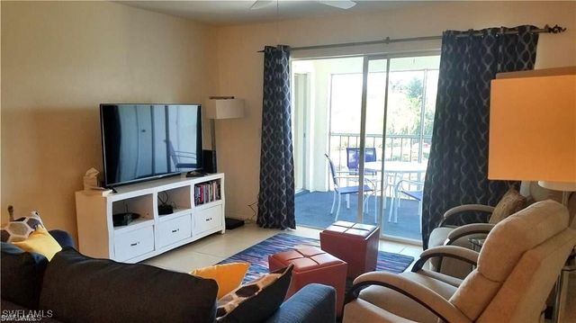 1075 Foxfire LN 309, Naples, FL 34104