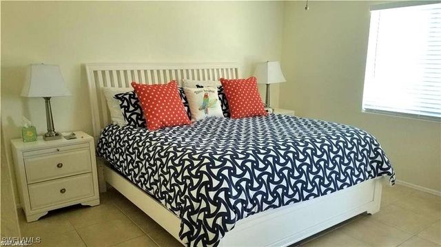 1075 Foxfire LN 309, Naples, FL 34104