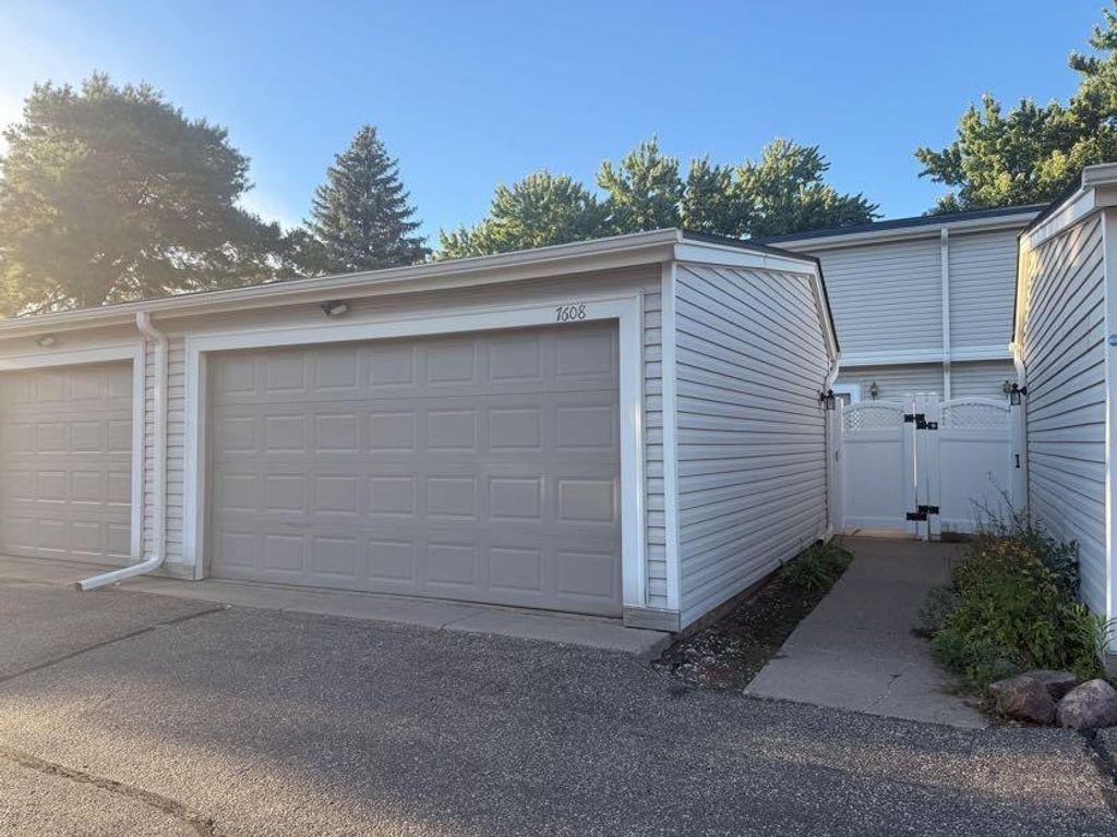 7608 Hampshire Avenue N, Brooklyn Park, MN 55428 — exterior