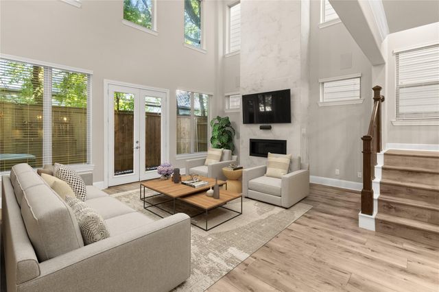 1002 Shepherd Oaks Drive, Houston, TX 77018