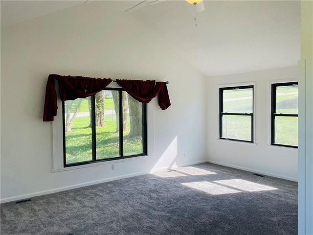 602 E Eisenhower Road, Lansing, KS 66043