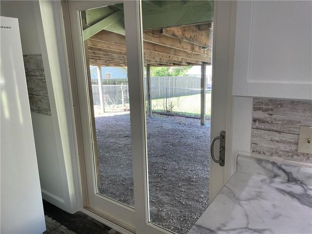602 E Eisenhower Road, Lansing, KS 66043