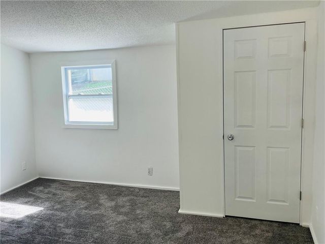 602 E Eisenhower Road, Lansing, KS 66043