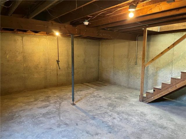 602 E Eisenhower Road, Lansing, KS 66043