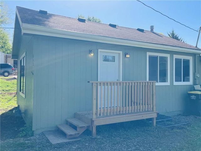 602 E Eisenhower Road, Lansing, KS 66043