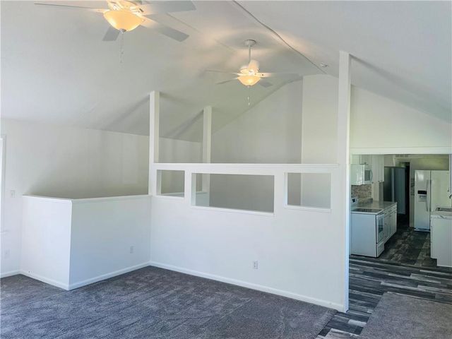 602 E Eisenhower Road, Lansing, KS 66043