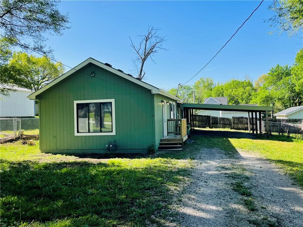 602 E Eisenhower Road, Lansing, KS 66043