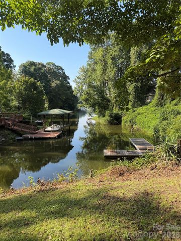 202 Horseshoe Lake Road, Mount Holly, NC 28120