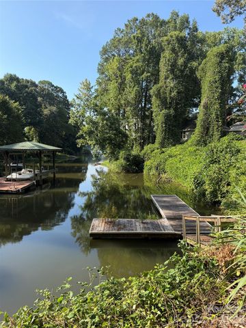 202 Horseshoe Lake Road, Mount Holly, NC 28120