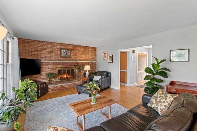 1049 KALFAHS STREET, Neenah, WI 54956