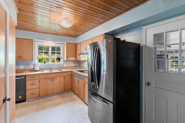 1049 KALFAHS STREET, Neenah, WI 54956