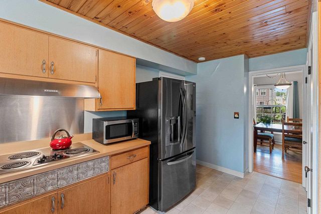 1049 KALFAHS STREET, Neenah, WI 54956