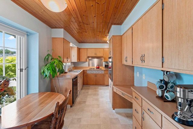 1049 KALFAHS STREET, Neenah, WI 54956