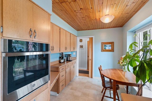 1049 KALFAHS STREET, Neenah, WI 54956