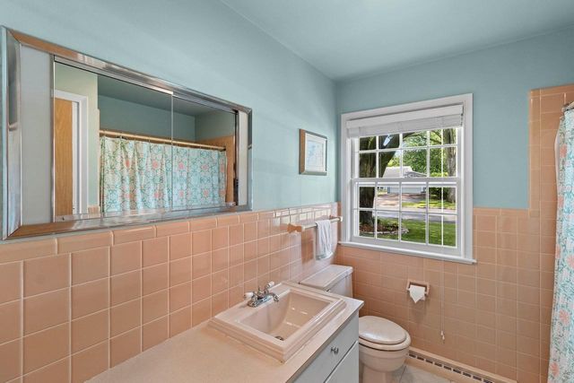 1049 KALFAHS STREET, Neenah, WI 54956