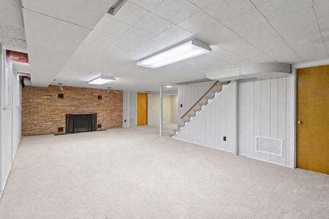 1049 KALFAHS STREET, Neenah, WI 54956