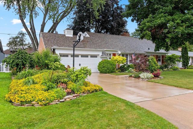 1049 KALFAHS STREET, Neenah, WI 54956