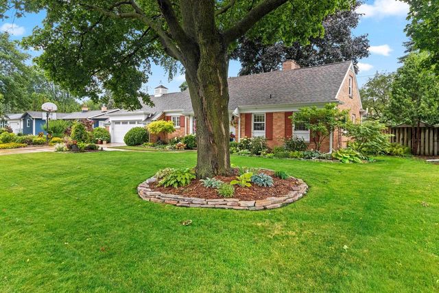 1049 KALFAHS STREET, Neenah, WI 54956