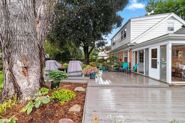 1049 KALFAHS STREET, Neenah, WI 54956