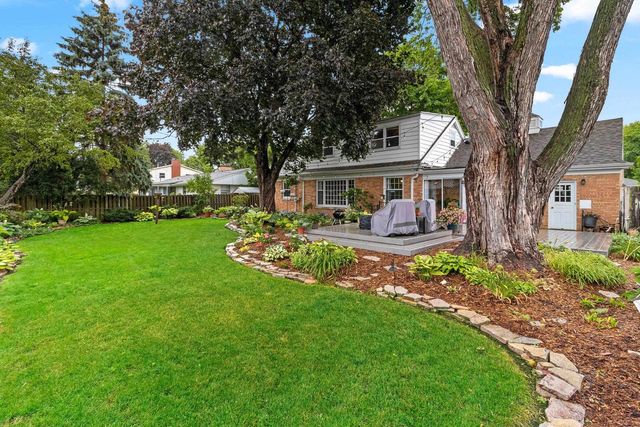1049 KALFAHS STREET, Neenah, WI 54956