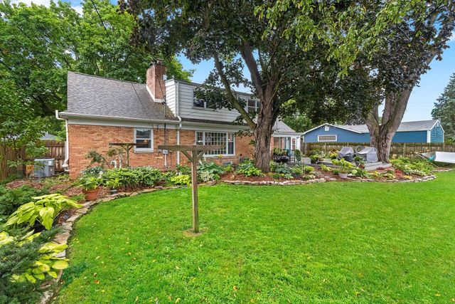 1049 KALFAHS STREET, Neenah, WI 54956