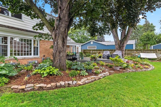 1049 KALFAHS STREET, Neenah, WI 54956