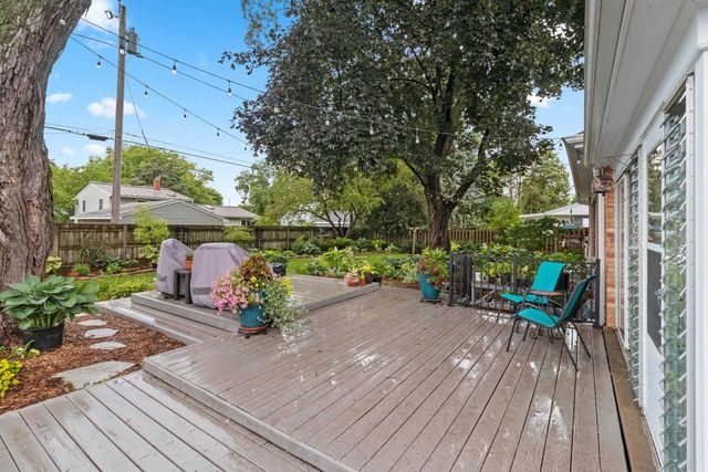 1049 KALFAHS STREET, Neenah, WI 54956