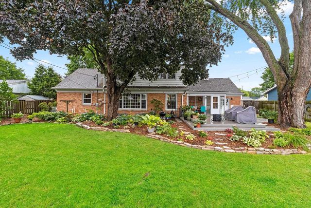 1049 KALFAHS STREET, Neenah, WI 54956