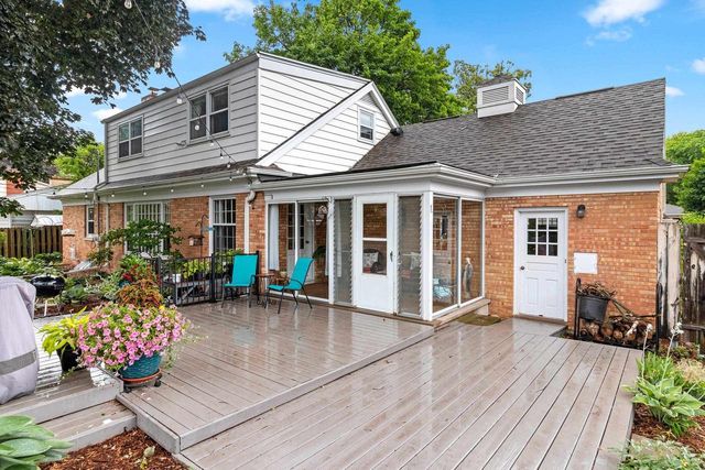 1049 KALFAHS STREET, Neenah, WI 54956