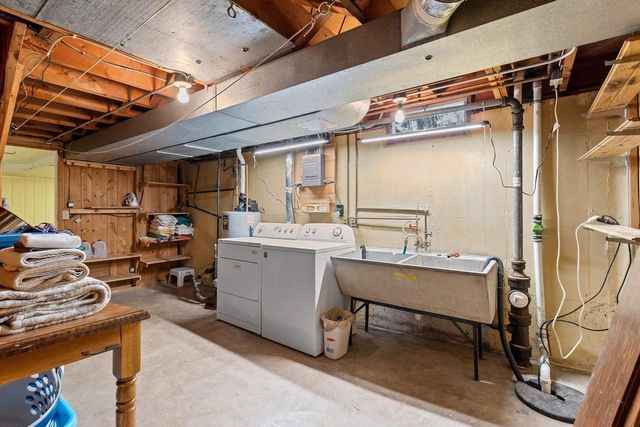 1049 KALFAHS STREET, Neenah, WI 54956