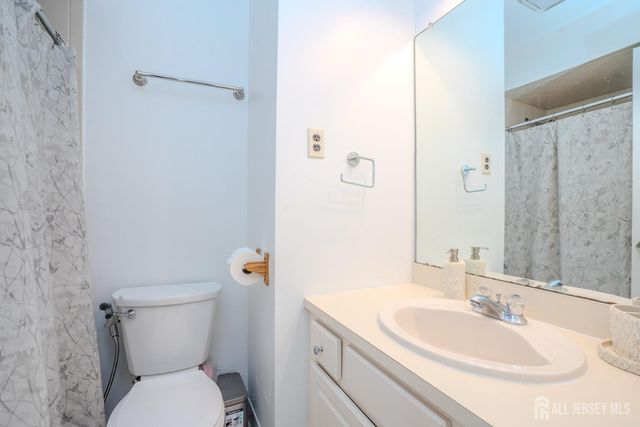 1088 Schmidt Lane, North Brunswick, NJ 08902