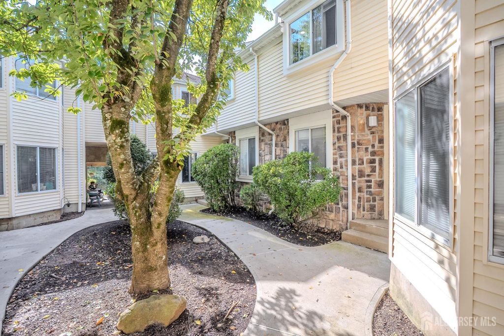 1088 Schmidt Lane, North Brunswick, NJ 08902