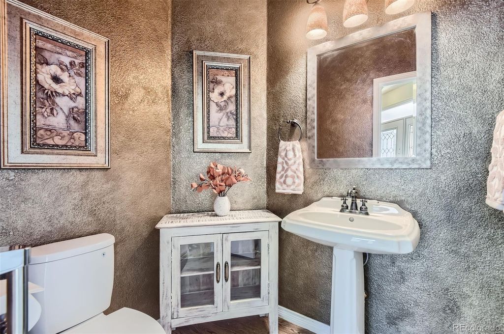 Image 15 of property listing at 9853 Greensview Circle, Lone Tree, CO 80124