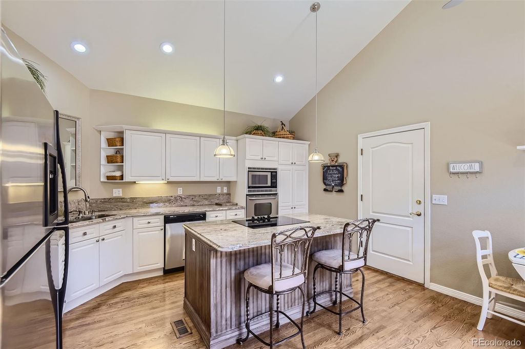 Image 3 of property listing at 9853 Greensview Circle, Lone Tree, CO 80124