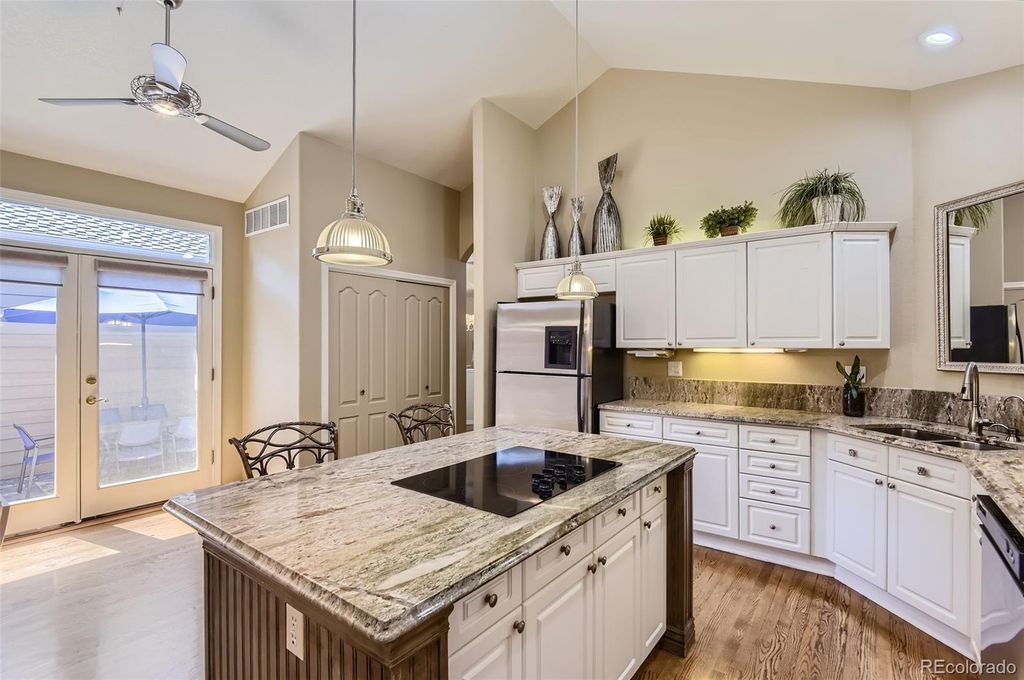 Image 5 of property listing at 9853 Greensview Circle, Lone Tree, CO 80124