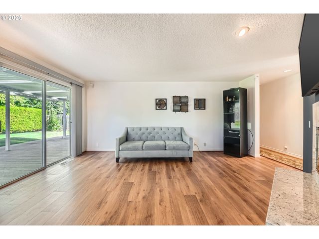 1725 N LAURELWOOD Loop, Canby, OR 97013