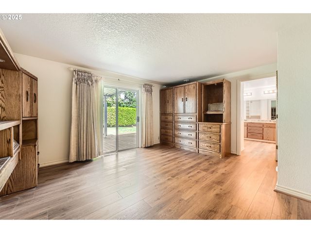 1725 N LAURELWOOD Loop, Canby, OR 97013
