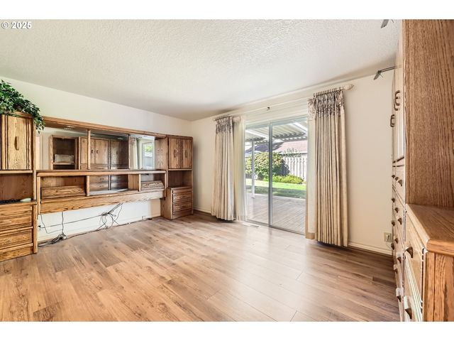 1725 N LAURELWOOD Loop, Canby, OR 97013