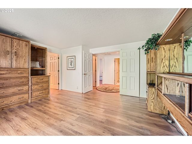 1725 N LAURELWOOD Loop, Canby, OR 97013