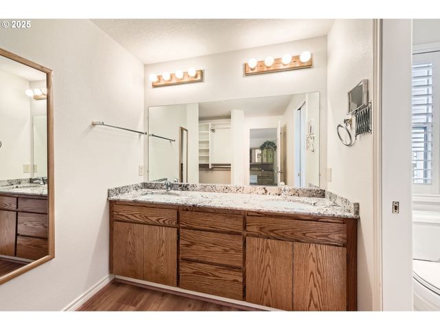 1725 N LAURELWOOD Loop, Canby, OR 97013