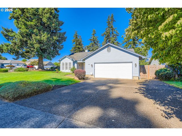 1725 N LAURELWOOD Loop, Canby, OR 97013