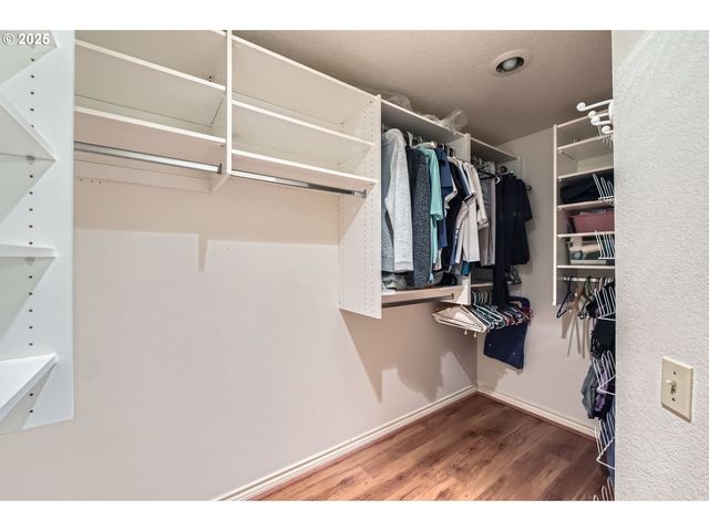 1725 N LAURELWOOD Loop, Canby, OR 97013