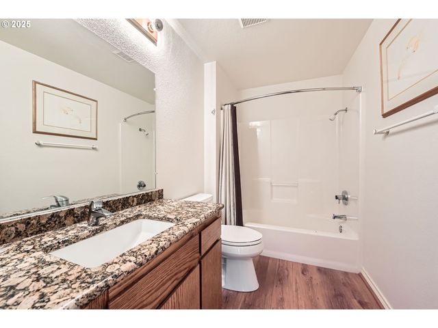 1725 N LAURELWOOD Loop, Canby, OR 97013